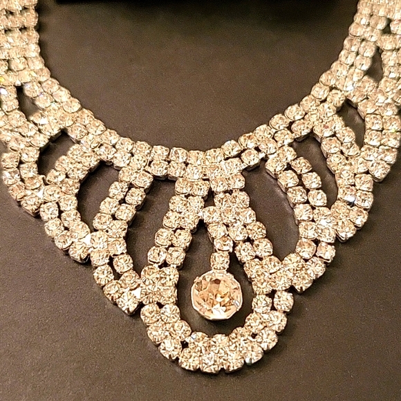 NEW Rhinestone Collar Necklace & Earrings Set! - Picture 4 of 11